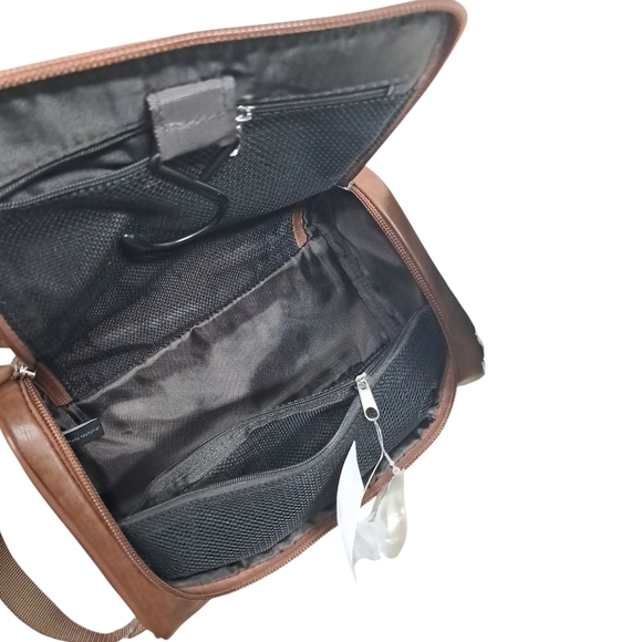 Perry Ellis Portfolio Faux Leather Compact Hanging Travel Kit - Picture 6 of 11